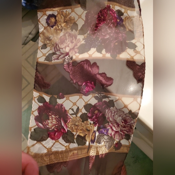 Women's Liz Claiborne Sheer Scarf - Picture 2 of 5